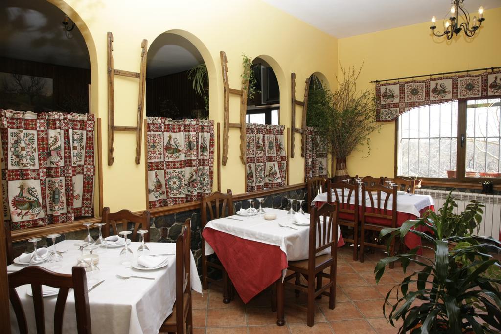 Hostal Restaurante Alto Rey Arroyo de las Fraguas Extérieur photo